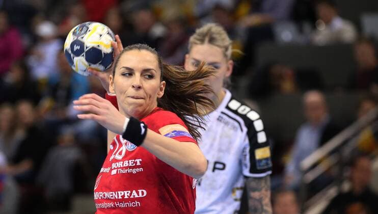 25.02.2018, Deutschland, Ludwigsburg, Handball-Champions-League SG BBM Bietigheim vs. Thüringer HC: Iveta Luzumova (THC)