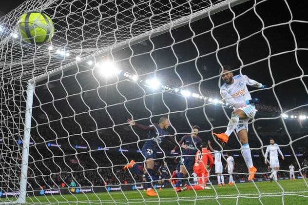 Bilder des Tages - SPORT Fußball, Paris Saint Germain - Olympique Marseille 29 KYLIAN MBAPPE (psg) - 18 JORDAN AMAVI (om) - JOIE - COLERE - DECEPTION - BALLON FOOTBALL : Paris SG vs Marseille - Ligue 1 Conforama - 25 02 2018 AnthonyBIBARD FEP Panoramic 