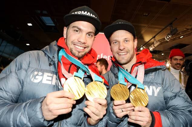 Deutschland, Frankfurt am Main, Flughafen, 26.02.2018, Rueckkehr von Team Deutschland - Olympische Winterspiele 2018 in Pyeongchang Bild: v.l. Tobias Wendl und Tobias Arlt *** Germany Frankfurt am Main Airport 26 02 2018 Return from Team Germany 2018 Olympic Winter Games in Pyeongchang Image by Tobias Wendl and Tobias Arlt Copyright: HMBxMedia xHeikoxBecker