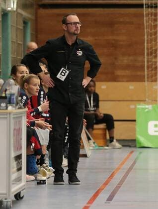 28.02.2018, Deutschland, Bietigheim, Handball Bundesliga Frauen 16. Spieltag Saison 2017 2018 SG BBM Bietigheim vs. VfL Oldenburg: BBM Trainer Martin Albertsen