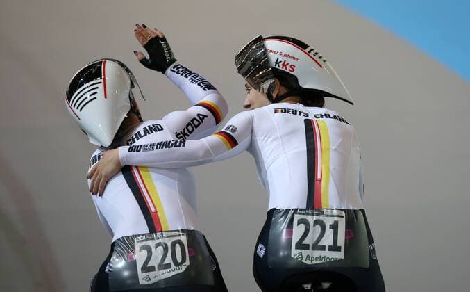 Themen der Woche - SPORT Bilder des Tages - SPORT UCI 2018 Track cycling Rad Radsport Bahnrad Bahn World Championships, UCI Bahn Weltmeisterschaften 2018, Apeldoorn (NED), 28.02.2018. Team Sprint woman finals, Team Sprint Frauen Finale, xmdx, Kristina VOGEL (GER, Germany, Deutschland) links mit Miriam WELTE (GER, Germany, Deutschland) Weltmeister Teamsprint frauen 2018 Track Cycling World Championships *** UCI 2018 Track Cycling World Championships UCI Track World Championships 2018 Apeldoorn NED 28 02 2018 Team Sprint Womens Finals Team Sprint Womens Final xmdx Kristina VOGEL GER Germany Germany left with Miriam WELTE GER Germany Germany World Championships Team Sprint Women 2018 Track Cycling World Championships