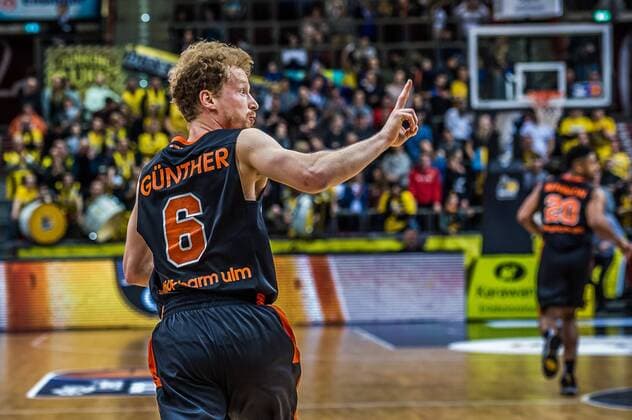 MHP RIESEN Ludwigsburg - ratiopharm Ulm Per GUENTHER ( 6 ratiopharm ulm) beim Spiel MHP RIESEN Ludwigsburg - ratiopharm Ulm. Ludwigsburg. 28.02.18 Basketball 15. Spieltag , Ludwigsburg Baden Wuerttemberg Deutschland MHP Arena