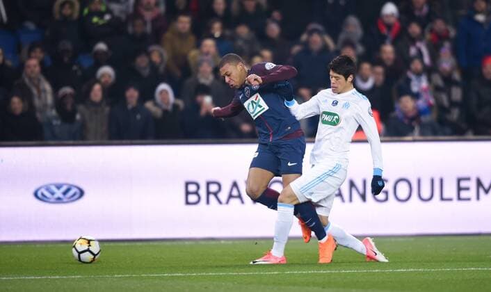 Kylian Mbappe ( PSG ) - Hiroki Sakai ( Olympique Marseille ) FOOTBALL : Paris Saint Germain vs Olympique de Marseille - Coupe de France - Paris - 28 02 2018 FedericoPestellini Panoramic 
