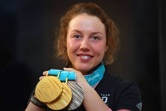 Doppelolympiasiegerin Laura DAHLMEIER (GER) mit ihren Medaillen,die sie bei den Olympischen Winterspielen 2018 in PyeongChang Suedkorea gewonnen hat, DSV Pressetermin mit Laura DAHLMEIER am 02.03.2018, Biathlon. *** Double olympia winner Laura DAHLMEIER GER with her medals she won at the Olympic Winter Games 2018 in PyeongChang South Korea DSV press event with Laura DAHLMEIER on 02 03 2018 Biathlon