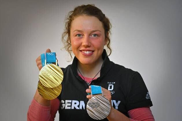 Doppelolympiasiegerin Laura DAHLMEIER (GER) mit ihren Medaillen,die sie bei den Olympischen Winterspielen 2018 in PyeongChang Suedkorea gewonnen hat, DSV Pressetermin mit Laura DAHLMEIER am 02.03.2018, Biathlon. *** Double olympia winner Laura DAHLMEIER GER with her medals she won at the Olympic Winter Games 2018 in PyeongChang South Korea DSV press event with Laura DAHLMEIER on 02 03 2018 Biathlon