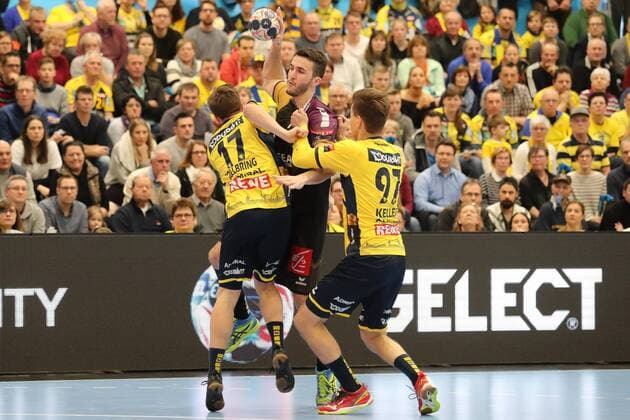 Bilder des Tages - SPORT v.li.: Jerry Tollbring (RNL, 17), Romain Lagarde (HBC, 2), Rico Keller (RNL, 97), Zweikampf, Spielszene, Duell, duel, tackle, tackling, Dynamik, Action, Aktion, Handball, Champions League, Rhein-Neckar Löwen - HBC Nantes,