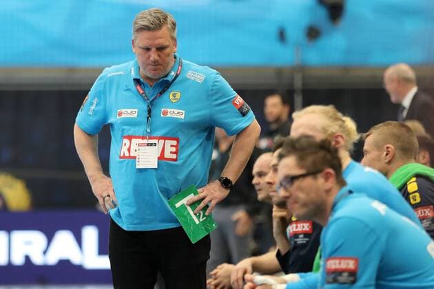 Nikolaj Jacobsen (Trainer, Cheftrainer, RNL), enttäuscht schauend, Enttäuschung, Frustration, disappointed, pessimistisch, Einzelbild, Aktion, Action, Handball, Champions League, Rhein-Neckar Löwen - HBC Nantes,