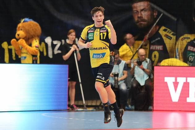Torschütze Jerry Tollbring (RNL, 17), jubelt über ein Tor, Jubel, Torjubel, Torerfolg, celebrate the goal, goal, celebration, Jubel ueber das Tor, optimistisch, Action, Aktion, Handball, Champions League, Rhein-Neckar Löwen - HBC Nantes,