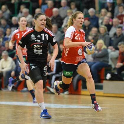 Saskia Putzke (SG H2Ku Herrenberg) re., Katarina Pavlovic (BSV Sachsen Zwickau) li., BSV Sachsen Zwickau vs. SG H2Ku Herrenberg, 2. Handball-Bundesliga, Frauen, 03.03.2018, Zwickau Copyright: xEIBNER BertxHarzerx EP_BHR