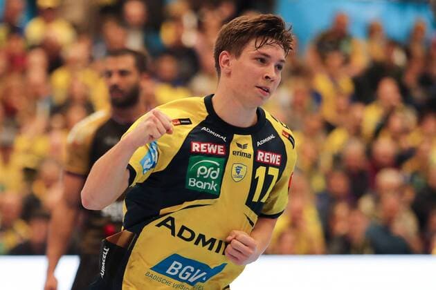Jerry Tollbring (RNL, 17), jubelt über ein Tor, Jubel, Torjubel, Torerfolg, celebrate the goal, goal, celebration, Jubel ueber das Tor, optimistisch, Action, Aktion, Handball, Champions League, Rhein-Neckar Löwen - HBC Nantes,