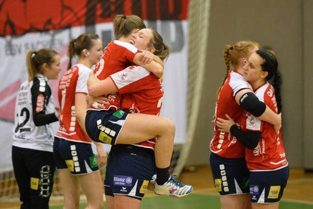 Mannschaft der SG H2Ku Herrenberg bejubelt den Punktgewinn, BSV Sachsen Zwickau vs. SG H2Ku Herrenberg, 2. Handball-Bundesliga, Frauen, 03.03.2018, Zwickau Copyright: xEIBNER BertxHarzerx EP_BHR