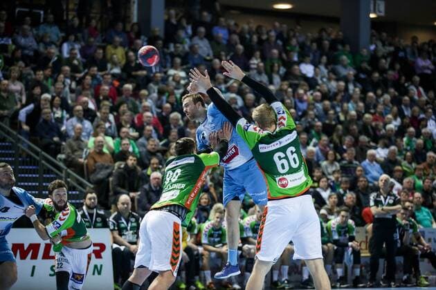 Deutschland,Wetzlar, Rittal-Arena, 04.03.2017, Handball,DHB-Pokal,Viertelfinale, HSG Wetzlar - TVB 1898 Stuttgart Bild:li.Jannik Kohlbacher (HSG Wertzlar, 80),mi.Bobby Schagen (TBV 1898 Stuttgart, 7),re.Anton Lindskog (HSG Wertzlar, 66) Copyright: HMBxMedia ThomasxJäger