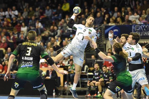 Handball, Herren, EHF-Pokal, Saison 2017 18, Gruppe B, Füchse Berlin - Helvetia Anaitasuna, Antonio Bazan (Nr. 3, Helvetia Anaitasuna), Stipe Mandalinic (Nr. 9, Füchse Berlin), Oswaldo Dos Santos (Nr. 26, Helvetia Anaitasuna), Erik Schmidt (Nr. 28, Füchse Berlin), 04.03.18, Copyright: xMichaelxHundtx xMatthiasxKochx