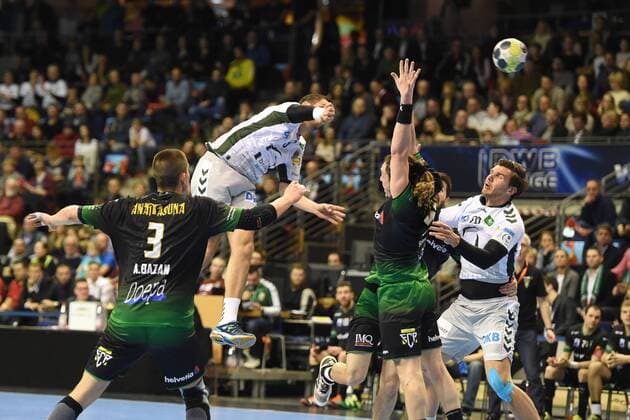 Handball, Herren, EHF-Pokal, Saison 2017 18, Gruppe B, Füchse Berlin - Helvetia Anaitasuna, Antonio Bazan (Nr. 3, Helvetia Anaitasuna), Stipe Mandalinic (Nr. 9, Füchse Berlin), Oswaldo Dos Santos (Nr. 26, Helvetia Anaitasuna), Erik Schmidt (Nr. 28, Füchse Berlin), 04.03.18, Copyright: xMichaelxHundtx xMatthiasxKochx
