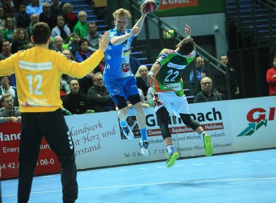 04.03, xfgx, Handball DHB-Pokal 1 4 Finale, HSG Wetzlar - TVB Stuttgart, emspor, v.l. Nr.12 Benjamin Buric (HSG Wetzlar), Nr.20 Florian Burmeister (TVB Stuttgart), Nr.22 Maximilian Holst (HSG Wetzlar) Wetzlar
