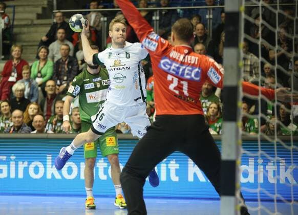 04.03.2018, xcsx, Handball EHF Pokal, SC Magdeburg - Tatran Presov, emspor, v.l. Jakub Hrstka (Tatran Presov) Wurf gegen Dario Quenstedt (SC Magdeburg) Magdeburg