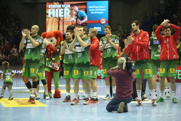 04.03.2018, xcsx, Handball EHF Pokal, SC Magdeburg - Tatran Presov, emspor, v.l. Magdeburger Spieler jubeln mit den Fans Magdeburg