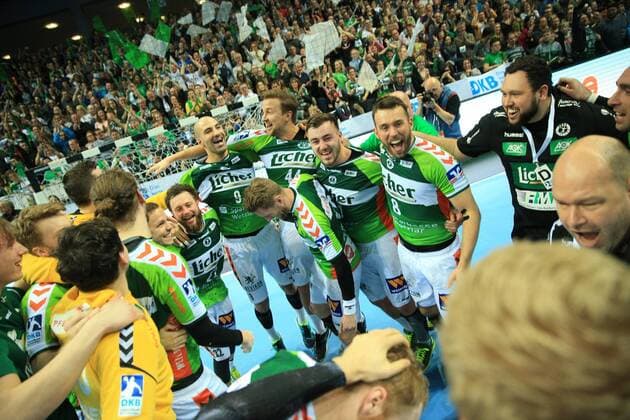 04.03, xfgx, Handball DHB-Pokal 1 4 Finale, HSG Wetzlar - TVB Stuttgart, emspor, v.l. Jubel bei der WEtzlarer Mannschaft Wetzlar
