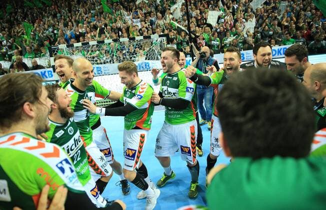 04.03, xfgx, Handball DHB-Pokal 1 4 Finale, HSG Wetzlar - TVB Stuttgart, emspor, v.l. Jubel bei den Wetzlarern um Nr.80 Jannik Kohlbacher (HSG Wetzlar) und Nr.30 Kasper Kvist (HSG Wetzlar) Wetzlar