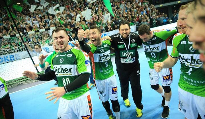 04.03, xfgx, Handball DHB-Pokal 1 4 Finale, HSG Wetzlar - TVB Stuttgart, emspor, v.l. Jubel bei Nr.80 Jannik Kohlbacher (HSG Wetzlar), Nr.8 Philipp Pöter (HSG Wetzlar), und Nr.13 Filip Mirkulovski (HSG Wetzlar) Wetzlar