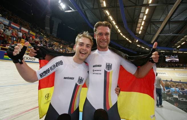 UCI 2018 Track cycling Rad Radsport Bahnrad Bahn World Championships, UCI Bahn Weltmeisterschaften 2018, Apeldoorn (NED), 04.03.2018, xmdx, Mens Madison finals, Maenner Madison, Weltmeister Theo REINHARDT (GER, Germany, Deutschland) mit Roger KLUGE (GER, Germany, Deutschland) rechts, gold, 2018 Track Cycling World Championships