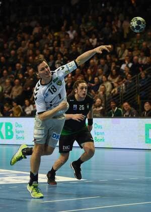 Handball, Herren, EHF-Pokal, Saison 2017 18, Gruppe B, Füchse Berlin - Helvetia Anaitasuna, Hans Lindberg (Nr. 18, Füchse Berlin) beim Siebenmeter, 04.03.18, Copyright: xMichaelxHundtx xMatthiasxKochx