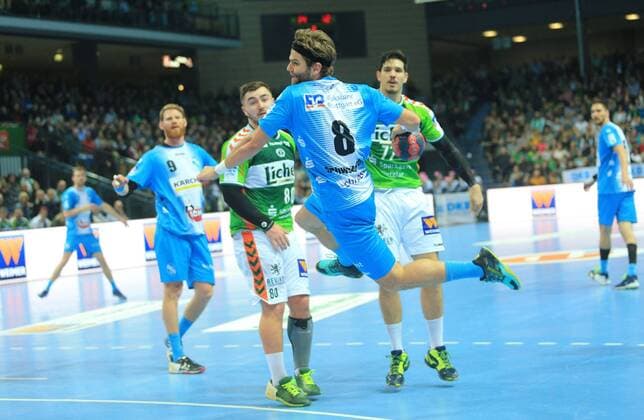 04.03, xfgx, Handball DHB-Pokal 1 4 Finale, HSG Wetzlar - TVB Stuttgart, emspor, v.l. Nr.8 Michael Schweikhardt (TVB Stuttgart), Nr.80 Jannik Kohlbacher (HSG Wetzlar), Nr.77 Stefan Cavor (HSG Wetzlar) Wetzlar