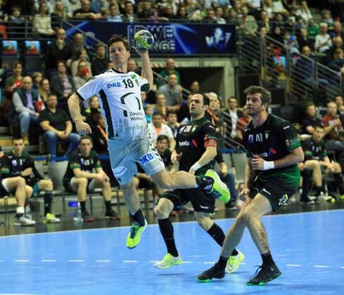 GER, EHF Cup 2018, FUECHSE BERLIN VS. Helvetia Anaitasuna 04.03.2018, Max Schmeling Halle, Berlin, GER, EHF Cup 2018, FUECHSE BERLIN VS. Helvetia Anaitasuna, im Bild Hans Lindberg (Fuechse Berlin 18), Miguel Arraras (Helvetia Anaitasuna 20), Raul Campos (Helvetia Anaitasuna 49)