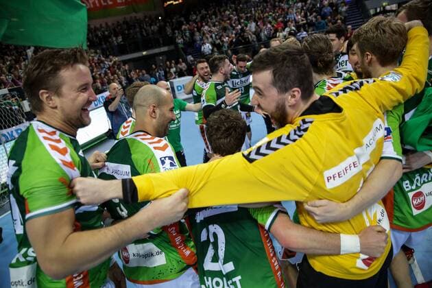 Deutschland,Wetzlar, Rittal-Arena, 04.03.2017, Handball,DHB-Pokal,Viertelfinale, HSG Wetzlar - TVB 1898 Stuttgart Bild: v.li. Evars Klesniks (HSG Wertzlar, 44),Joao Ferraz (HSG Wetzlar, 9),Maximilian Holst (HSG Wertzlar, 22) ,Torwart: Benjamin Buric (HSG Wertzlar, 12) jubeln nach dem Sieg gegen Stuttgart. Copyright: HMBxMedia ThomasxJäger