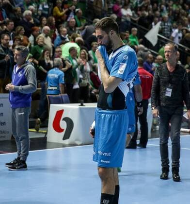 Deutschland,Wetzlar, Rittal-Arena, 04.03.2017, Handball,DHB-Pokal,Viertelfinale, HSG Wetzlar - TVB 1898 Stuttgart Bild: Dominik Weiß (TBV 1898 Stuttgart, 6) steht enttauscht nach dem Spiel auf dem Feld Copyright: HMBxMedia ThomasxJäger