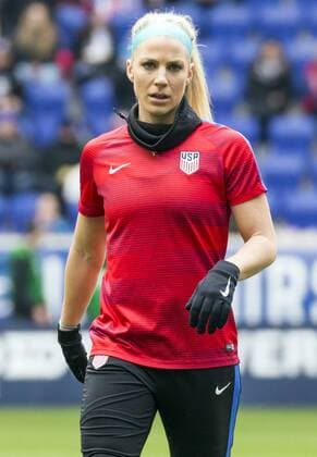 Bilder des Tages - SPORT HARRISON, NJ - MARCH 04: Julie Ertz (8) of the USWNT warms up before a She Believes Cup match between the USWNT and France on March 04, 2018, at Red Bull Arena, in Harrison, N.J. The game ended in a 1-1 tie. (Photo by Tony Quinn Icon Sportswire) SOCCER: MAR 04 SheBelieves Cup - USA v France Icon25518030419 EDITORIAL USE ONLY