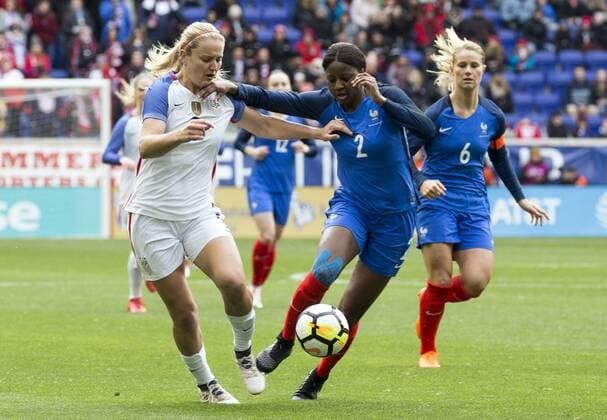 HARRISON, NJ - MARCH 04: Lindsey Horan (9) of the USWNT battles for the ball with Aissatou Tounkara (2) of France during a She Believes Cup match between the USWNT and France on March 04, 2018, at Red Bull Arena, in Harrison, N.J. The game ended in a 1-1 tie. (Photo by Tony Quinn Icon Sportswire) SOCCER: MAR 04 SheBelieves Cup - USA v France Icon25518030432 EDITORIAL USE ONLY