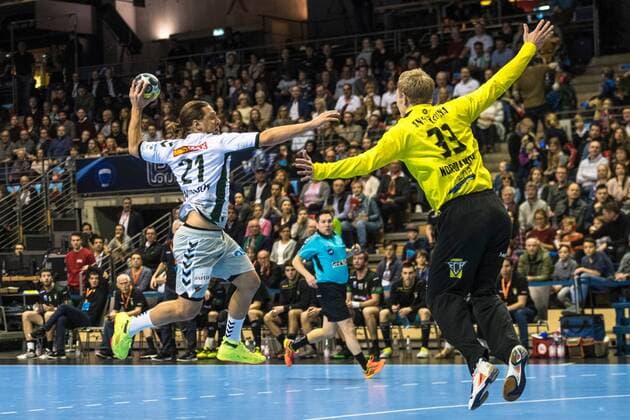 04.03.18 Füchse Berlin - Helvetia Anaitasuna, , EHF-Cup, Handball, Gruppenphase, Männer, Saison 2017 18 Bild: Tempo-Gegenstoß von RA Mattias Zachrisson (Füchse Berlin) Nr. 21 (l.) gegen TH Henrik Nordlander Nr. 33 (Anaitasuna)