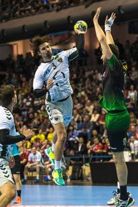04.03.18 Füchse Berlin - Helvetia Anaitasuna, , EHF-Cup, Handball, Gruppenphase, Männer, Saison 2017 18 Bild: Sprungwurf von RR Fabian Wiede (Füchse Berlin) Nr. 3 (m.)