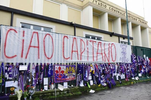 Themen der Woche - SPORT Bilder des Tages - SPORT Firenze,Sciarpe e Fiori allo Stadio Artemio Franchi per il Capitano Davide Astori deceduto ad Udine 05 03 2018 Firenze Italia  Copyright: xGiannixPasquinix xIPAx xGiannixPasquinix