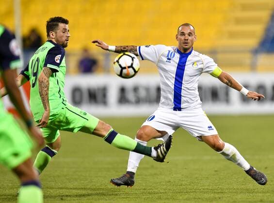 (180306) -- DOHA, March 6, 2018 -- Al-Gharafa s Dutch captain Wesley Sneijder (R) vies with Claudemir De Souza of Al Ahli during the AFC Champions League Group A soccer match between Qatar s Al-Gharafa and Saudi Arabia s Al Ahli at Thani bin Jassim Stadium in Doha, Capital of Qatar, March 5, 2018. The match ended with a 1-1 draw. ) (SP)QATAR-DOHA-SOCCER-AFC-AL GHARAFA VS AL AHLI Nikku 