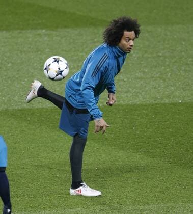 Entrenamiento del Real Madrid en el estadio del PSG antes de la vuelta de 1 8 de la Liga de Campeones. En la imagen, Marcelo. Real Madrid training session at PSG stadium before the second leg of 1 8 Champions League. In this picture, Marcelo. 