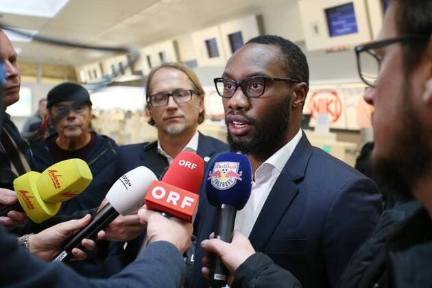 SOCCER - EL, Dortmund vs RBS SALZBURG,AUSTRIA,07.MAR.18 - SOCCER - UEFA Europa League, last sixteen, Borussia Dortmund vs Red Bull Salzburg, preview, departure RBS from Salzburg airport. Image shows Reinhold Yabo (RBS). GEPAxpictures xMathiasxMandl