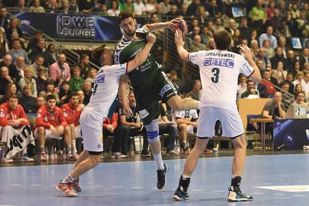 Handball, Herren, DHB-Pokal, Saison 2017 18, Viertelfinale, Füchse Berlin - SC Magdeburg, Christian O Sullivan (Nr. 24, SC Magdeburg), Marko Kopliar (Nr. 35, Füchse Berlin), Piotr Chrapkowski (Nr. 3, SC Magdeburg), 07.03.18, Copyright: xMichaelxHundtx xMatthiasxKochx