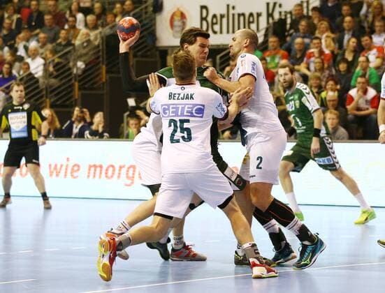 Erik Schmidt, Marko Bezjak, Zeljko Musa Aktion Spielszene Zweikampf Handball DHB Pokal DKB Bundesliga Herren Saison 2017 2018 07.03.2018 Füchse Berlin vs. SC Magdeburg SCM