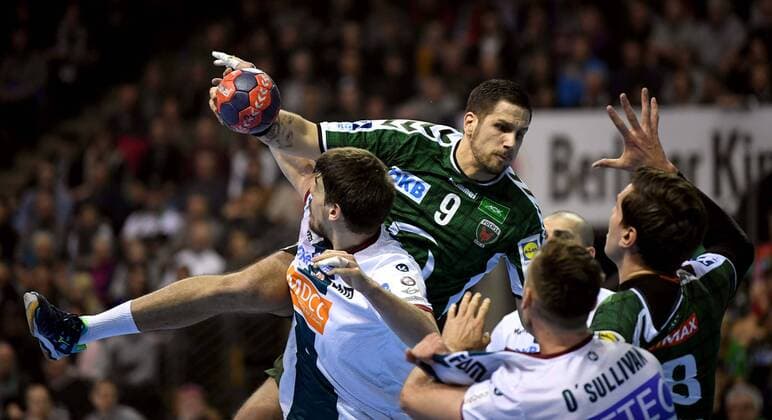 Handball DHB Pokal 07.03.2018 Berlin Max Schmeling Halle Viertelfinale Fuechse Füchse Berlin geg SC Magdeburg vlnr Piotr CHRAPKOWSKI 3 SCM Stipe MANDALINIC 9 Fuechse Christian O«SULLIVAN 24 SCM Hans LINDBERG 18 Fuechse