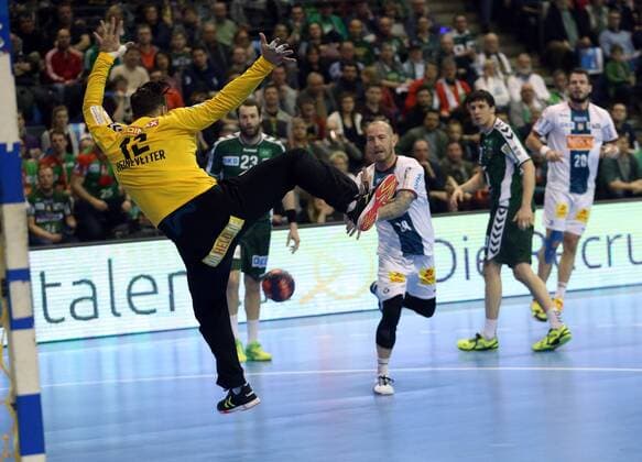 GER, DHB-Pokal, FUECHSE BERLIN VS. SC Magdeburg 07.03.2018, Max Schmeling Halle, Berlin, GER, DHB-Pokal, FUECHSE BERLIN VS. SC Magdeburg, im Bild Silvio Heinevetter (Fuechse Berlin 12), Robert Weber (SC Magdeburg 28)