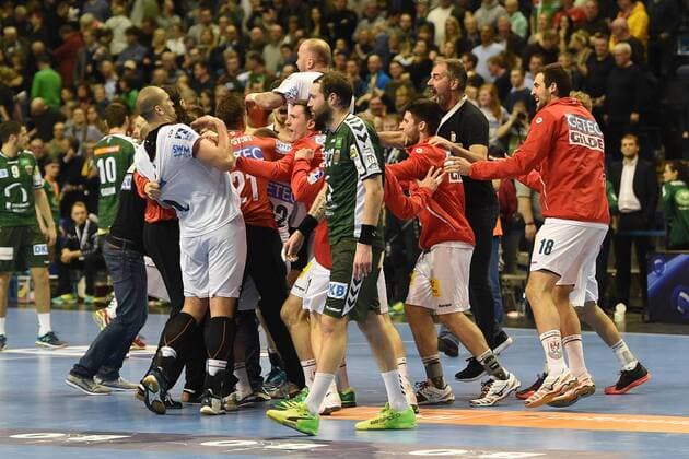 Handball, Herren, DHB-Pokal, Saison 2017 18, Viertelfinale, Füchse Berlin - SC Magdeburg, Jubel nach dem Abpfiff beim SC Magdeburg, Enttäuschung bei Steffen Fäth (Nr. 23, Füchse Berlin), 07.03.18, Copyright: xMichaelxHundtx xMatthiasxKochx
