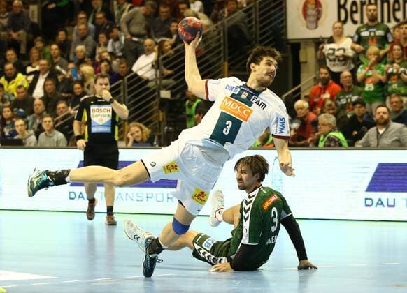 Piotr Chrapkowski, Fabian Wiede Aktion Spielszene Zweikampf Handball DHB Pokal DKB Bundesliga Herren Saison 2017 2018 07.03.2018 Füchse Berlin vs. SC Magdeburg SCM