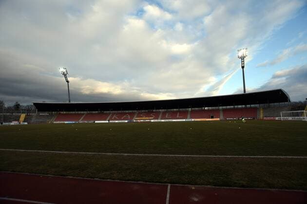 Fußball, Stadiongeschichte KSV Hessen-Kassel 07.03.2018 xkhx Kassel, Auestadion Regionalliga Süd Saison 2017 2018 KSV Hessen Kassel gegen TSG Hoffenheim II (U23) Blick auf die leere Haupttribüne im Auestadion
