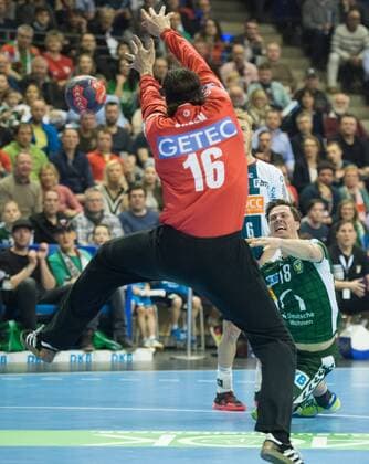 vl: Torhueter Jannick Green Krejberg (16 SCM), Hans Lindberg (18 B) Handball DHB-Pokal - Saison 2017 2018, Viertelfinale: Fuechse Berlin - SC Magdeburg in Berlin, Deutschland am 07.03.2018,
