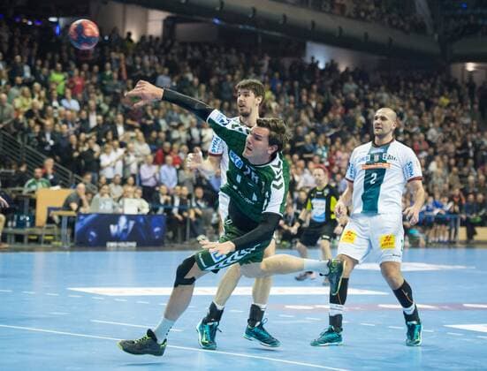 vl: Erik Schmidt (28 B), Piotr Chrapkowski (3 SCM), Zeljko Musa (2 SCM) Handball DHB-Pokal - Saison 2017 2018, Viertelfinale: Fuechse Berlin - SC Magdeburg in Berlin, Deutschland am 07.03.2018,