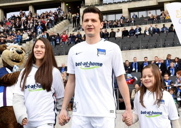 Marko Pantelic beim Marcelinho Abschiedsspiel im Berliner Olympia Stadion von Berlin am 25.03.2017.Den Hoehepunkt liefert Ex-Hertha-Star Marcelinho mit seinem Abschiedsspiel. Der Brasilianer sagt Adeus zu seinen Fans im Berliner Olympiastadion. Berlin Copyright: xEIBNER DanielxLakomskix EP_DLI