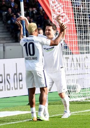 Marko Pantelic und Marcelinho beim Marcelinho Abschiedsspiel im Berliner Olympia Stadion von Berlin am 25.03.2017.Den Hoehepunkt liefert Ex-Hertha-Star Marcelinho mit seinem Abschiedsspiel. Der Brasilianer sagt Adeus zu seinen Fans im Berliner Olympiastadion. Berlin Copyright: xEIBNER DanielxLakomskix EP_DLI
