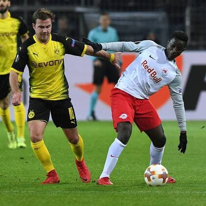 Fußball Europa League Achtelfinale Borussia Dortmund - FC Salzburg am 08.03.2018 im Signal Iduna Park in Dortmund Mario Götze ( Dortmund ), links - Amadou Haidara ( Salzburg ), rechts